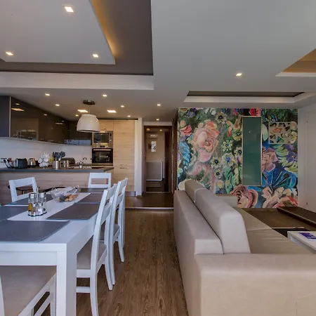 Lejlighed Stylish Seaview In A Prime Location