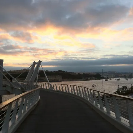 Stylish Seaview In A Prime Location *