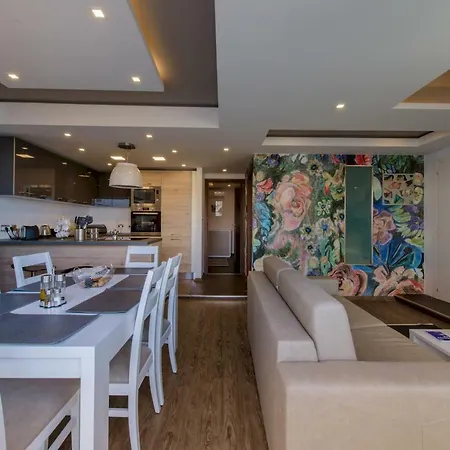 Apartment Stylish Seaview In A Prime Location *