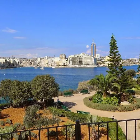 Lejlighed Stylish Seaview In A Prime Location