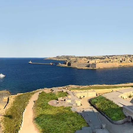 Stylish Seaview In A Prime Location