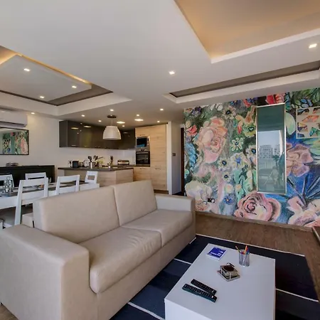 Stylish Seaview In A Prime Location Sliema