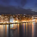 Stylish Seaview In A Prime Location 슬리에마