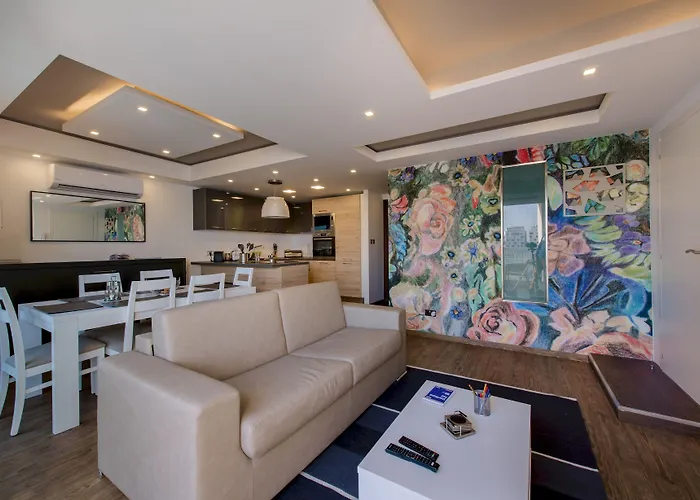 Stylish Seaview In A Prime Location Lägenhet Sliema