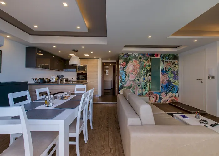 Lägenhet Stylish Seaview In A Prime Location